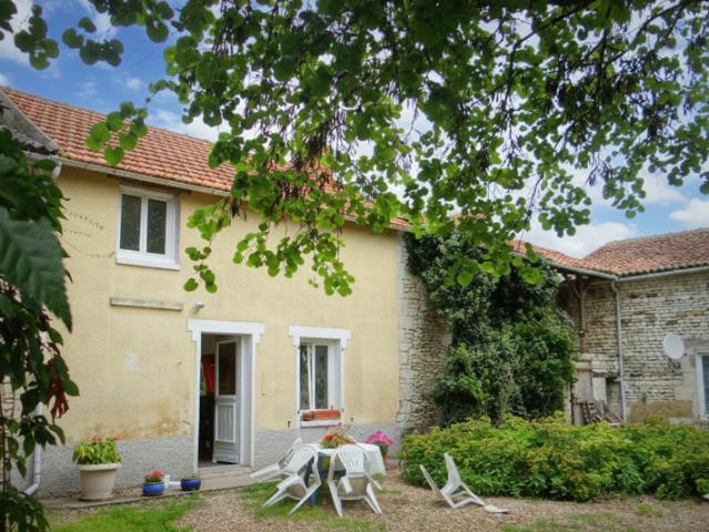 VIENNE / INDRE ET LOIRE MAISON EN PIERRE