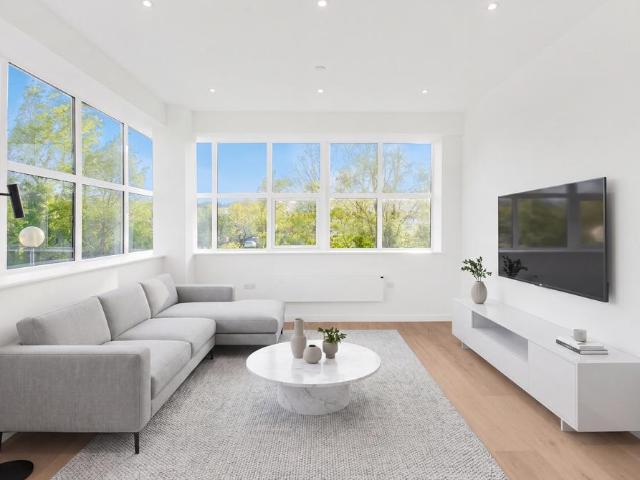 LIMITED OFFER: £650.00 RENT. 2 bed flat to rent £1,490 pcm £344 pw