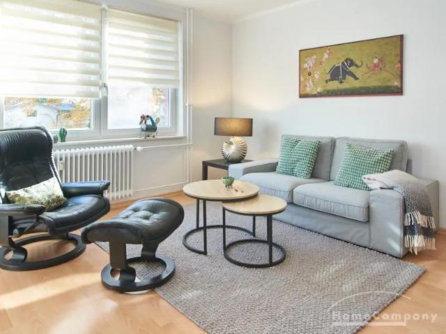 Limited rental: Spacious rooms and furnished living comfort in a quiet residential street in Lokstedt