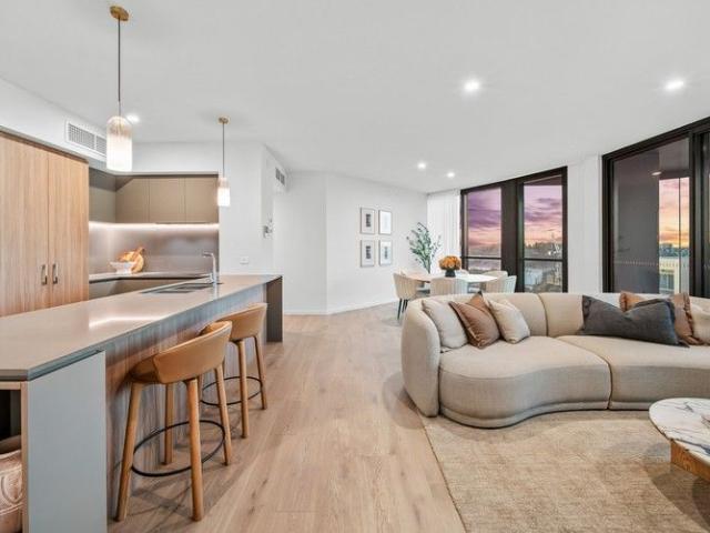 Limited stock developer stock left Level 19 3 Bedroom Apartment