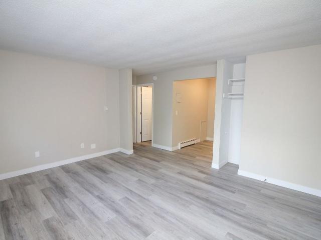 Limited Time Special! 1 Month Free Rent!* 1 Bedroom Apartment for Rent at 300 S Lowell Ave, Sioux Falls, SD 57103