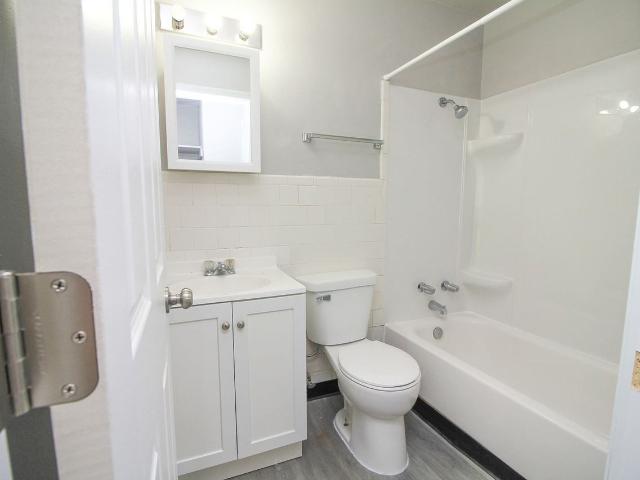 Limited Time Special! 1 Month Free Rent!* 2 Bedroom Apartment for Rent at 300 S Lowell Ave, Sioux Falls, SD 57103