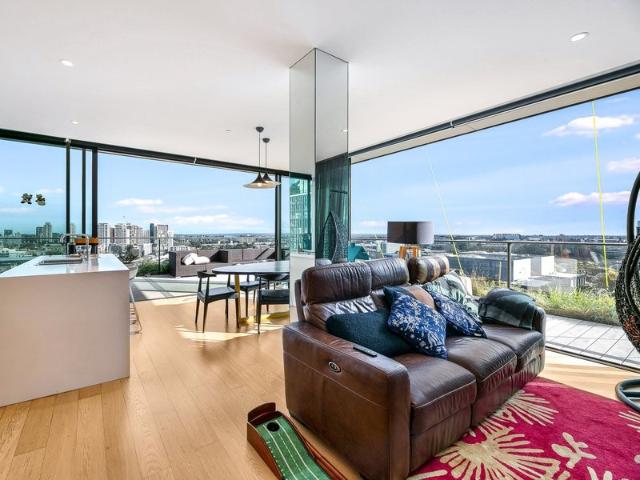 PRESTIGE! 3BED+STUDY Penthouse in Prestigious AWARD WINNING CENTRAL PARK