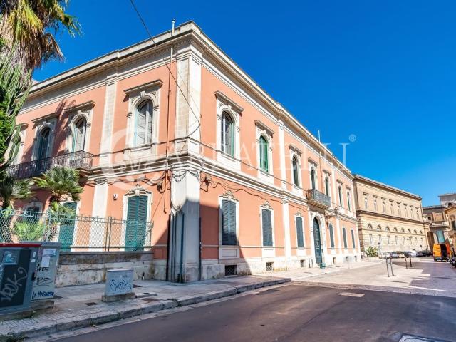 L'immobile ricade nel centro storico barocco Leccese, posto. 500m² Lecce