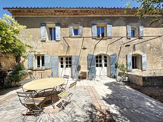 L'immobilière du château vous propose a la vente un magnifiq. 180m² Robion