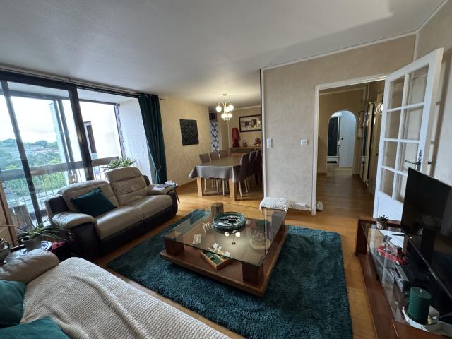 LIMOGES: bel appartement type 5 avec 4 chambres parfait état général
