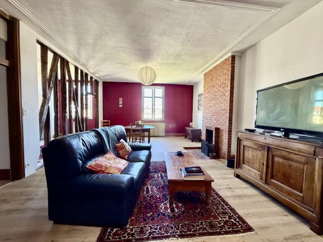 LIMOGES CARMES Appartement duplex avec 4 chambres et bureau