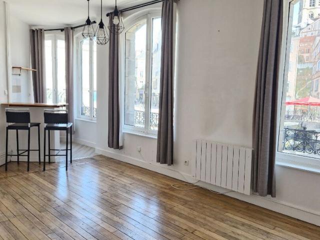 LIMOGES STUDIO DE 25 m² PLACE DES HALLES