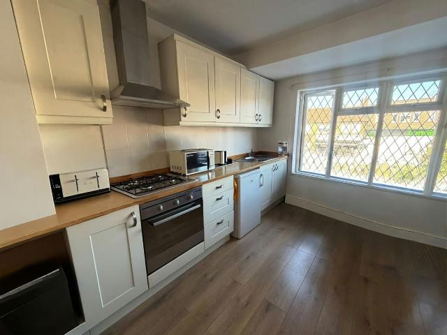 Limpsfield Road, South Croydon CR2, 2 bed flat to rent, £1,700 pcm | PrimeLocation