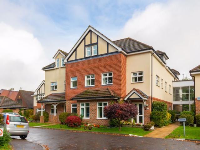 Limpsfield Road, Warlingham CR6, 2 bed flat to rent, £1,650 pcm | PrimeLocation