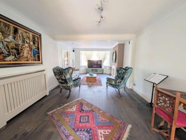 Linthorpe Road, Cockfosters, EN4