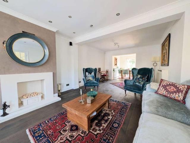 Linthorpe Road, Cockfosters, EN4