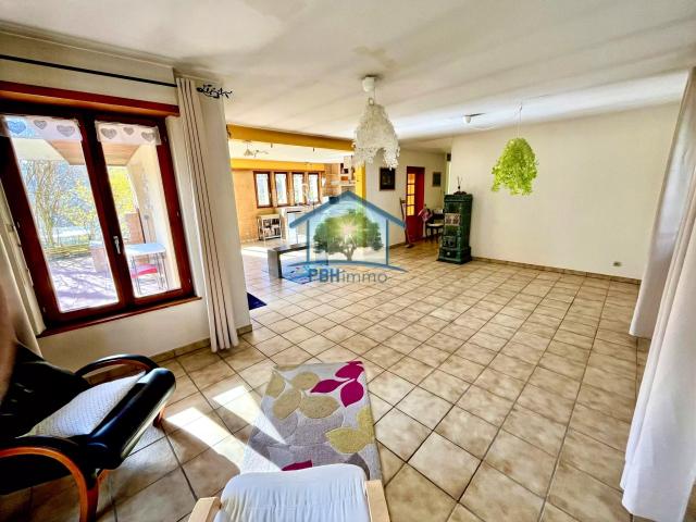 LINTHAL, Propriété de 10 pièces, 240 m2