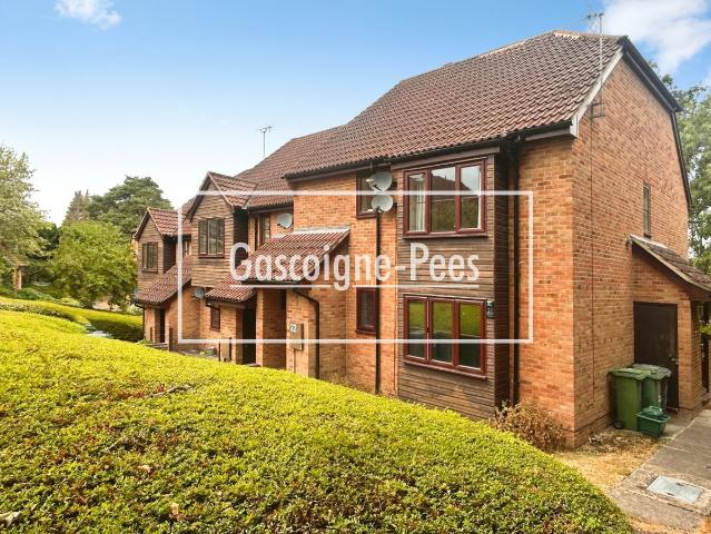 Linton Close, Tadley RG26, 2 bed maisonette to rent, £1,150 pcm | PrimeLocation