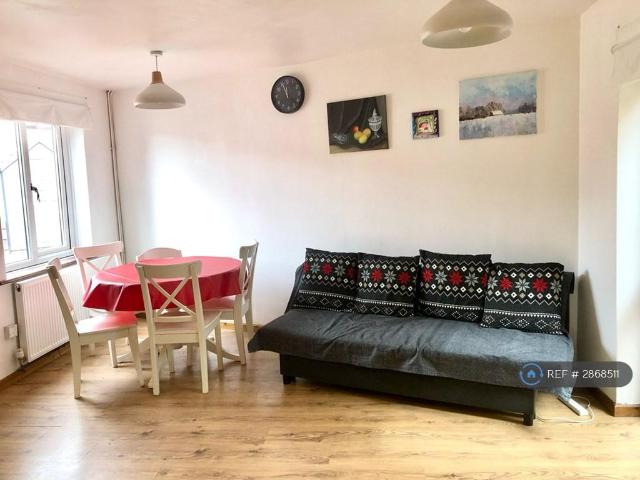 Linton Gardens, London, E6 2 bed terraced house to rent £1,950 pcm £450 pw