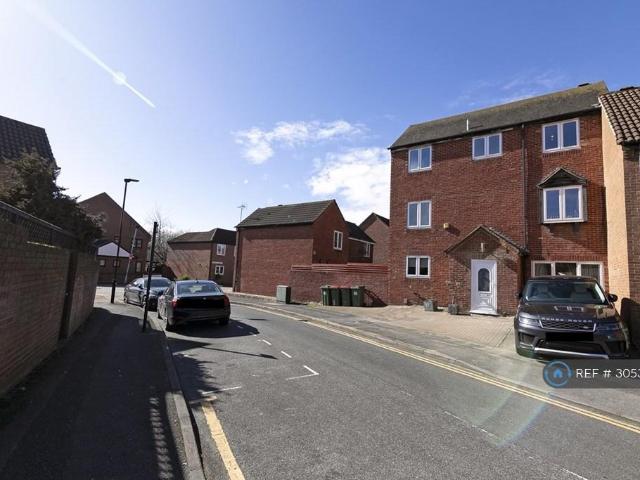 Linton Gardens, London, E6 5 bed semi detached house to rent £3,300 pcm £762 pw
