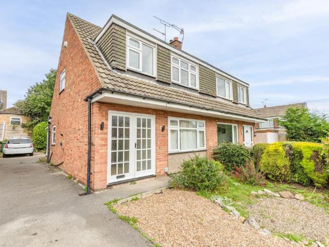 Linton Drive, Leeds LS17 3 bed semi detached house to rent £1,500 pcm £346 pw