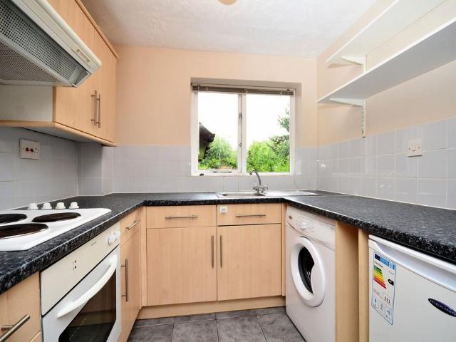 Linwood Close, Camberwell, London, SE5 Studio to rent £1,400 pcm £323 pw