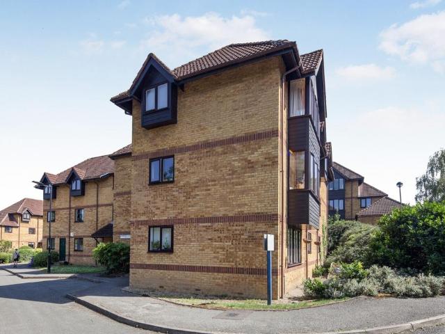 Linwood Close London SE5 2 bed flat to rent £2,050 pcm £473 pw