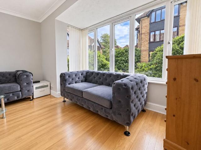 Linwood Close, London, SE5 8UU