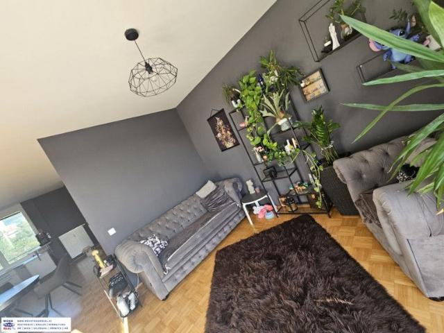 Linz/Urfahr: Dachgeschosswohnung mit 2 Zimmern, Balkon und Tiefgaragenstellplatz