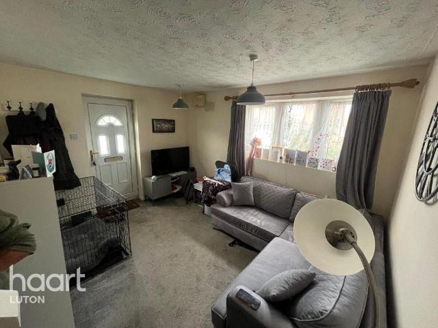 Linbridge Way, Luton 1 bed terraced house to rent £1,100 pcm £254 pw