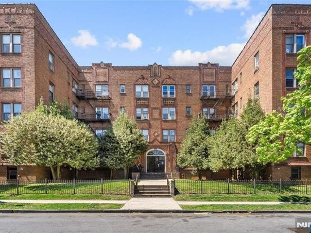 Lincoln Ave Unit Cb, Orange, Condo For Sale