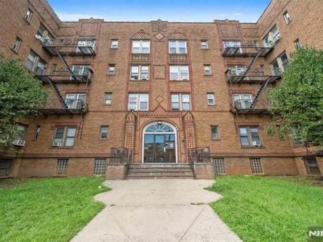 Lincoln Ave Unit Cg, Orange, Condo For Sale