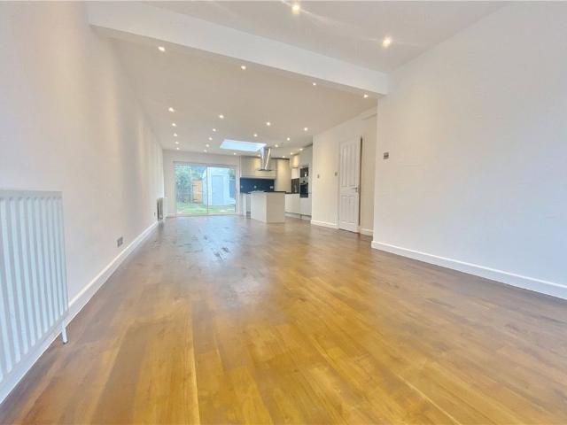 Lincoln Avenue, Twickenham, TW2 6NW
