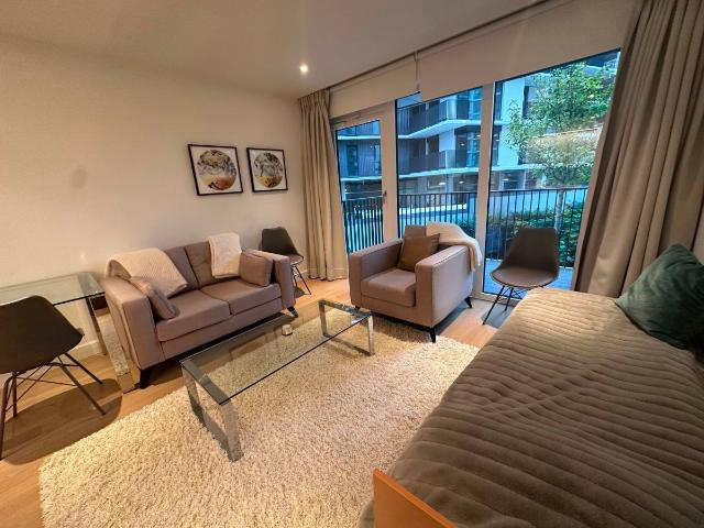 Lincoln Apartments, Fountain Park Way, London W12, 1 bed flat to rent, £3,033 pcm | PrimeLocation