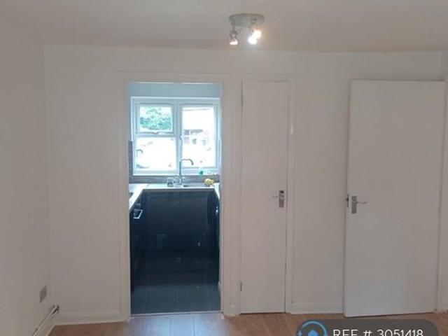 Lincoln Close, Welwyn Garden City, AL7 1 bed flat to rent £1,250 pcm £288 pw