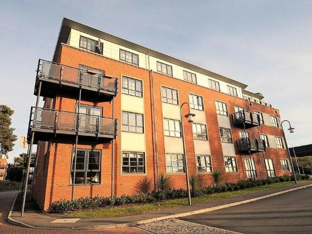 Lincoln Court, Farnborough GU14 1 bed apartment to rent £1,150 pcm £265 pw