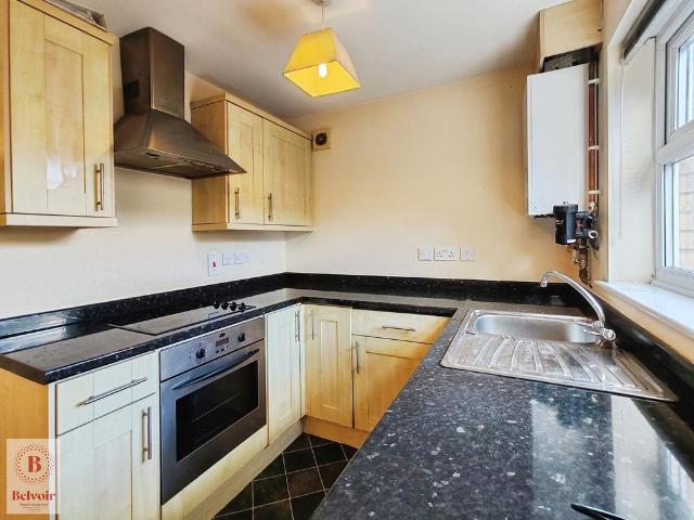 Lincoln Court, Station Road, Padiham. 2 bed flat to rent £625 pcm £144 pw