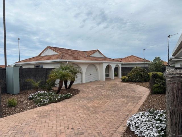 Lincoln Cove Marina three bedroom house