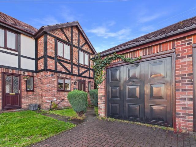 Lincoln Drive, Mansfield Woodhouse, NG19 3 bed end of terrace house to rent £950 pcm £219 pw