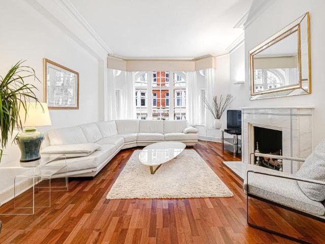 Lincoln House, Basil Street, London, SW3 3 bed terraced house to rent £8,341 pcm £1,925 pw
