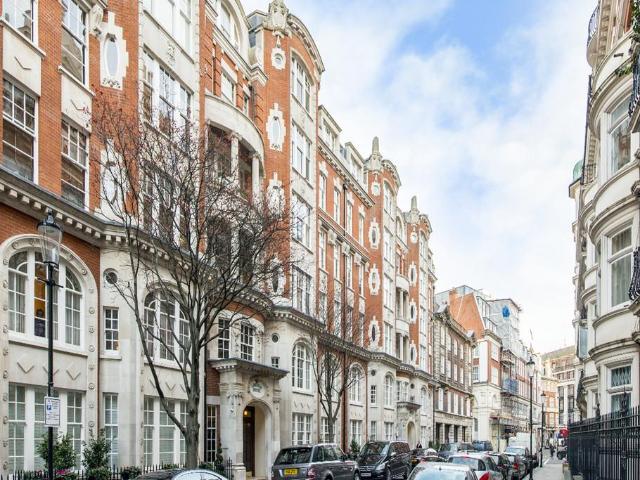 Lincoln House, Basil Street, SW3 3 bed apartment to rent £8,342 pcm £1,925 pw