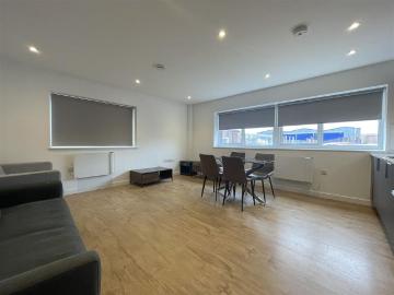 Apartment for rent in Farnworth - Equipped kitchen