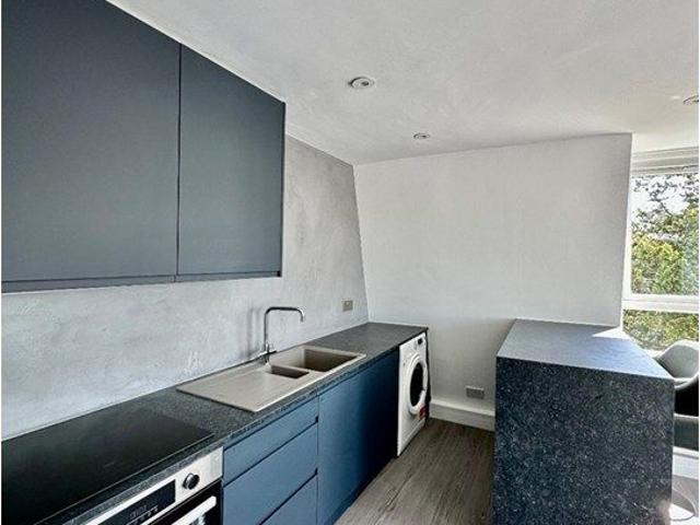 Lincoln House, London W3, 1 bed flat to rent, £2,000 pcm | PrimeLocation