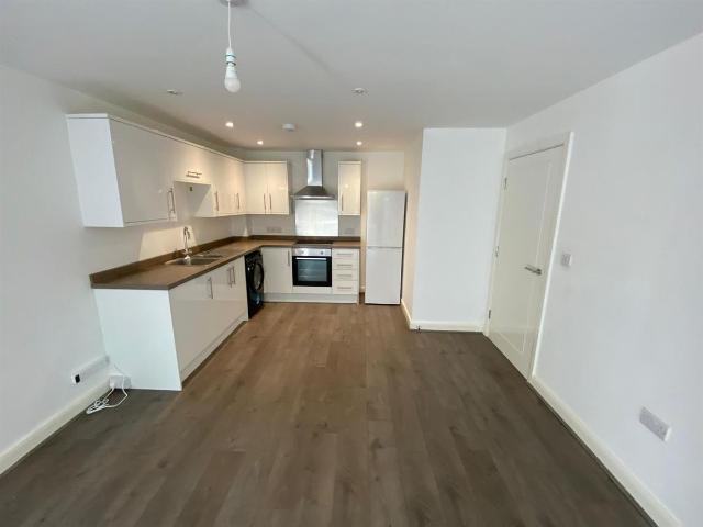 Lincoln House, Shipley BD18, 1 bed flat to rent, £750 pcm | PrimeLocation