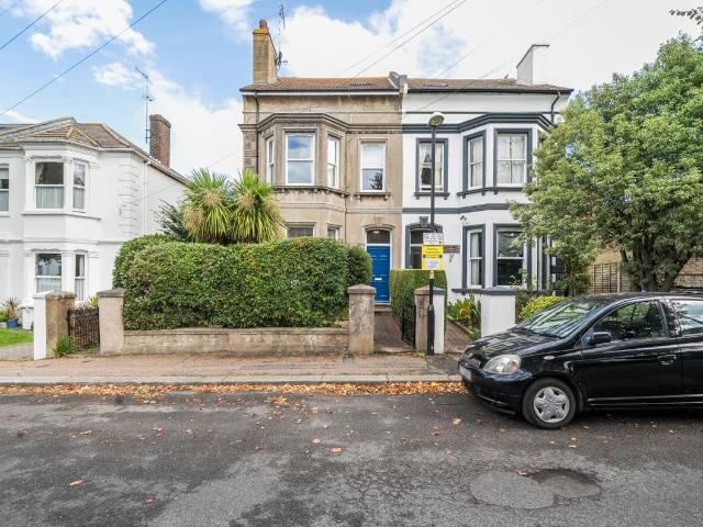 Lincoln House, 4 Oxford Road, Worthing, West Sussex BN11, 1 bed flat to rent, £600 pcm | PrimeLocation