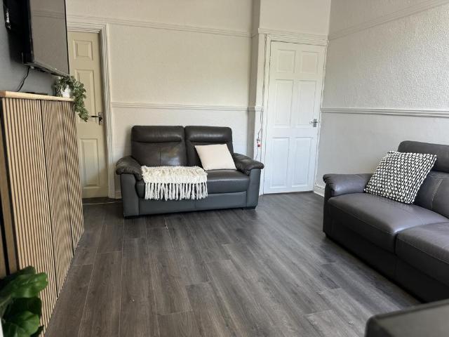 Lincoln LN1 4 bed terraced house to rent £1,820 pcm £420 pw