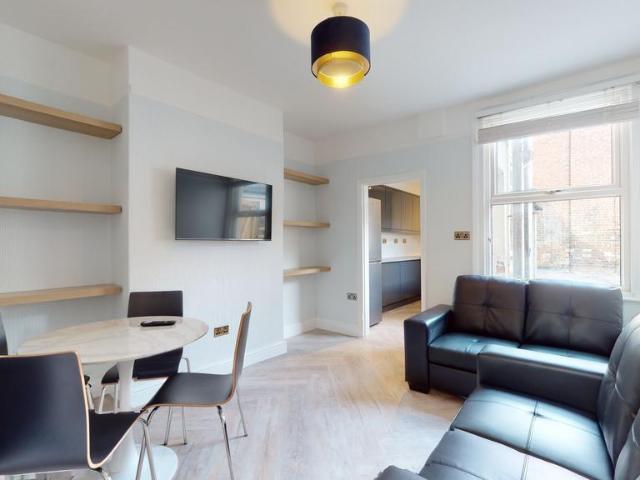 Lincoln LN1 4 bed terraced house to rent £2,115 pcm £488 pw