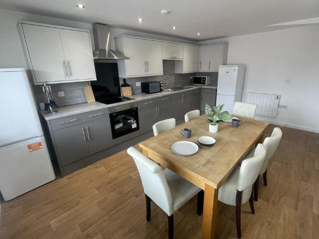 Lincoln LN1 6 bed terraced house to rent £2,860 pcm £660 pw