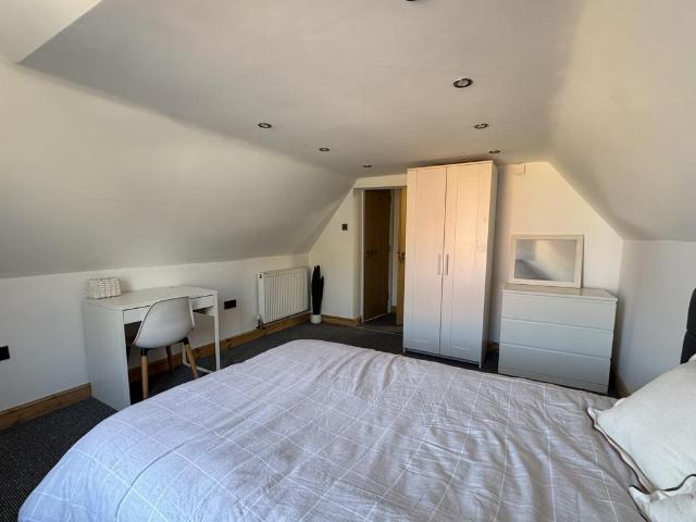 Lincoln LN1 10 bed end of terrace house to rent £5,200 pcm £1,200 pw