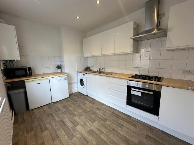 Lincoln LN1 3 bed terraced house to rent £1,560 pcm £360 pw
