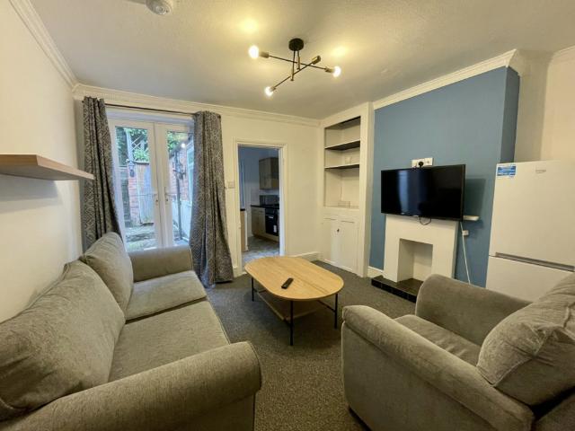 Lincoln LN1 3 bed terraced house to rent £1,690 pcm £390 pw