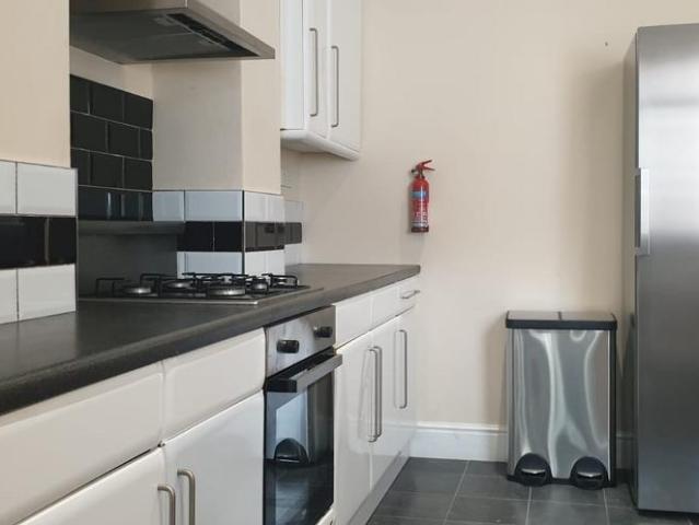Lincoln LN2 4 bed terraced house to rent £1,993 pcm £460 pw