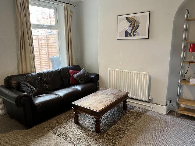 Lincoln LN2 4 bed terraced house to rent £2,080 pcm £480 pw