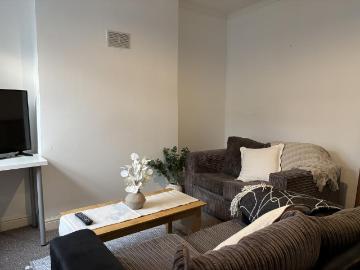 Lincoln LN2 4 bed terraced house to rent £2,167 pcm £500 pw